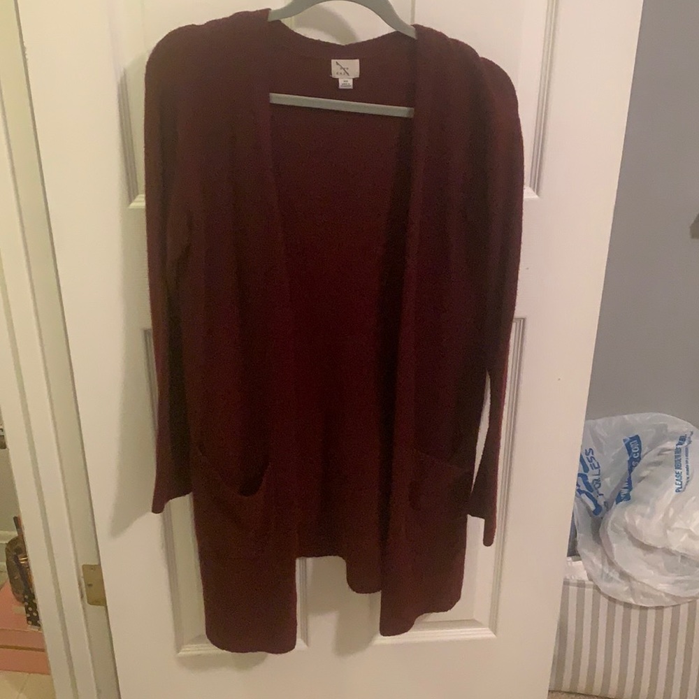 Maroon cardigan with pockets